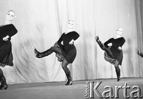 1971, Warszawa, Polska.
Tancerka Choreograficznego Koncertowego Zespołu ZSRR Igora Moisiejewa w Pałacu Kultury i Nauki.
Fot. Romuald Broniarek, zbiory Ośrodka KARTA