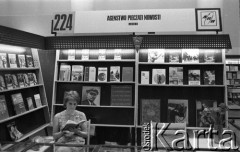 1971, Warszawa, Polska.
Międzynarodowe Targi Książki w Pałacu Kultury i Nauki.
Fot. Romuald Broniarek, zbiory Ośrodka KARTA