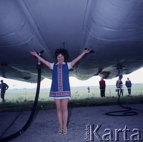 1971, Warszawa, Polska.
Radziecki samolot pasażerski Tu-144 w porcie lotniczym Warszawa-Okęcie.
Fot. Romuald Broniarek, zbiory Ośrodka KARTA