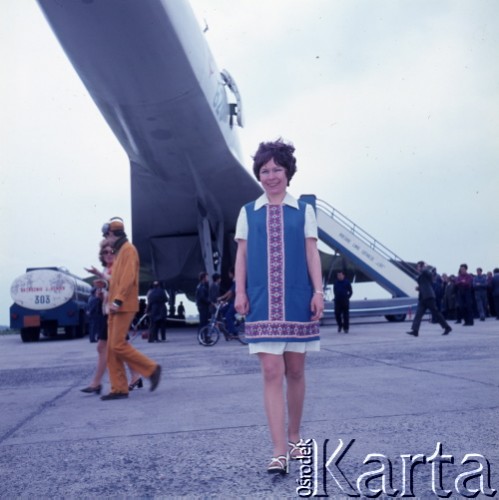 1971, Warszawa, Polska.
Radziecki samolot pasażerski Tu-144 w porcie lotniczym Warszawa-Okęcie.
Fot. Romuald Broniarek, zbiory Ośrodka KARTA