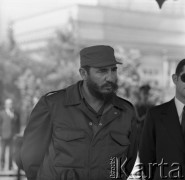 Czerwiec 1972, Warszawa, Polska.
Fidel Castro (z lewej) - premier i pierwszy sekretarz Komunistycznej Partii Kuby - przed Grobem Nieznanego Żołnierza.
Fot. Romuald Broniarek, zbiory Ośrodka KARTA