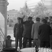 Czerwiec 1972, Warszawa, Polska.
Fidel Castro (z lewej) - premier i pierwszy sekretarz Komunistycznej Partii Kuby - przed Grobem Nieznanego Żołnierza.
Fot. Romuald Broniarek, zbiory Ośrodka KARTA