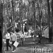 1972, Soczewka koło Płocka, Polska.
Obóz studencki.
Fot. Romuald Broniarek, zbiory Ośrodka KARTA