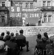 1972, Pruszków, Polska.
Festyn zorganizowany przez Towarzystwo Przyjaźni Polsko-Radzieckiej przy pałacyku 