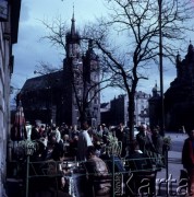 1972, Kraków, Polska.
Rynek Główny. W tle Kościół Mariacki.
Fot. Romuald Broniarek, zbiory Ośrodka KARTA