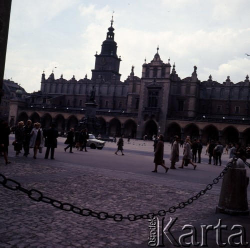1972, Kraków, Polska.
Sukiennice na Rynku Głównym.
Fot. Romuald Broniarek, zbiory Ośrodka KARTA