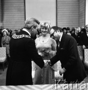 1973, Warszawa, Polska.
Ślub dziennikarza Zygmunta Broniarka w Pałacu Ślubów na placu Zamkowym.
Fot. Romuald Broniarek, zbiory Ośrodka KARTA