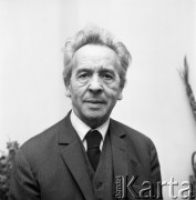 1973, Polska.
Grafik i rysownik profesor Tadeusz Kulisiewicz.
Fot. Romuald Broniarek, zbiory Ośrodka KARTA
