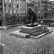 1973, Kraków, Nowa Huta, Polska.
Pomnik Włodzimierza Lenina w alei Róż.
Fot. Romuald Broniarek, zbiory Ośrodka KARTA