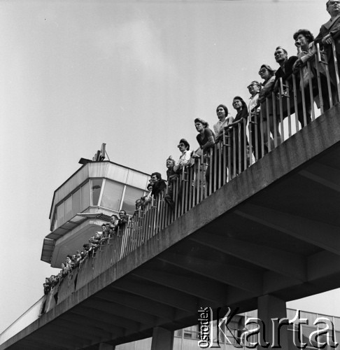 1973, Warszawa, Polska.
Port lotniczy Warszawa-Okęcie.
Fot. Romuald Broniarek, zbiory Ośrodka KARTA