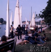 1973, Mikołajki, Polska.
Jezioro Mikołajskie. Przystań.
Fot. Romuald Broniarek, zbiory Ośrodka KARTA