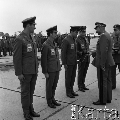 1973, Mińsk Mazowiecki, Polska.
Wojskowe zawody lotnicze.
Fot. Romuald Broniarek, zbiory Ośrodka KARTA