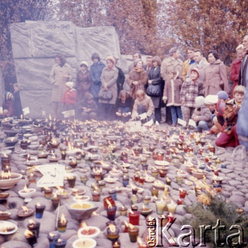 1973, Warszawa, Polska.
Cmentarz na Woli.
Fot. Romuald Broniarek, zbiory Ośrodka KARTA