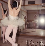 1973, Warszawa, Polska.
Sala prób tańca w Teatrze Wielkim.
Fot. Romuald Broniarek, zbiory Ośrodka KARTA