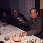 1973, Czechosłowacja.
Po polowaniu na bażanty i zające.
Fot. Romuald Broniarek, zbiory Ośrodka KARTA