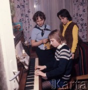 1974, Ryki, Polska.
Naczelnik miasta (stoi z lewej).
Fot. Romuald Broniarek, zbiory Ośrodka KARTA