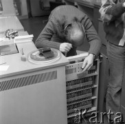 1974, Wrocław, Polska.
Zakład Elektronicznej Techniki Obliczeniowej ZETO.
Fot. Romuald Broniarek, zbiory Ośrodka KARTA