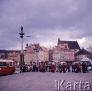 1974, Warszawa, Polska.
Plac Zamkowy. Kolumna Zygmunta III Wazy (z lewej).
Fot. Romuald Broniarek, zbiory Ośrodka KARTA
