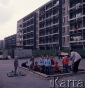 1974, Kraków, Nowa Huta, Polska.
Plac zabaw.
Fot. Romuald Broniarek, zbiory Ośrtodka KARTA
