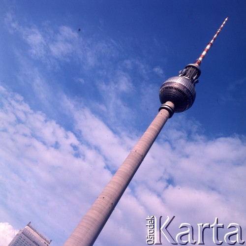 1974, Berlin, NRD.
Fernsehturm - wieża telewizyjna.
Fot. Romuald Broniarek, zbiory Ośrodka KARTA