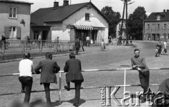 1974, Brwinów, Polska.
Ulica.
Fot. Romuald Broniarek, zbiory Ośrodka KARTA