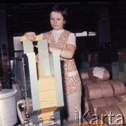 1974, Budziejowice, Czechosłowacja.
Zakłady Koh-I-Noor Hardtmuth produkujące artykuły piśmienne.
Fot. Romuald Broniarek, zbiory ośrodka KARTA