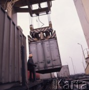 1975, Małaszewicze, Polska.
Port przeładunkowy PKP.
Fot. Romuald Broniarek, zbiory Ośrodka KARTA
