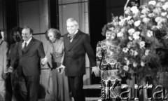 1975, brak miejsca.
Arkady Rajkin - satyryk radziecki (drugi z prawej).
Fot. Romuald Broniarek, zbiory Ośrodka KARTA