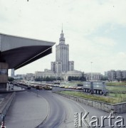 1975, Warszawa, Polska.
Pałac Kultury i Nauki oraz Dworzec Centralny (z lewej).
Fot. Romuald Broniarek, zbiory Ośrodka KARTA