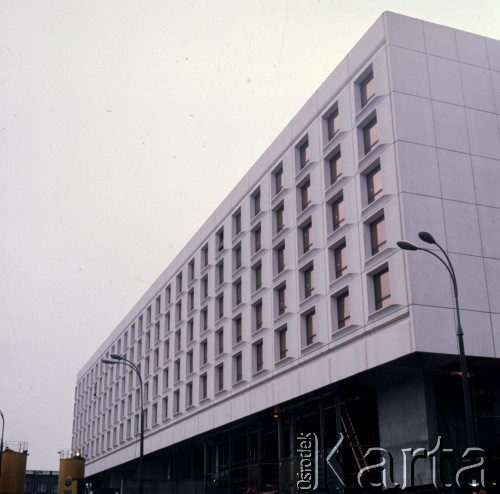 1975, Warszawa, Polska.
Budowa Hotelu Victoria przy placu Zwycięstwa.
Fot. Romuald Broniarek, zbiory Ośrodka KARTA