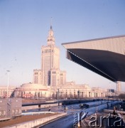 1975, Warszawa, Polska.
Pałac Kultury i Nauki oraz Dworzec Centralny (z prawej).
Fot. Romuald Broniarek, zbiory Ośrodka KARTA