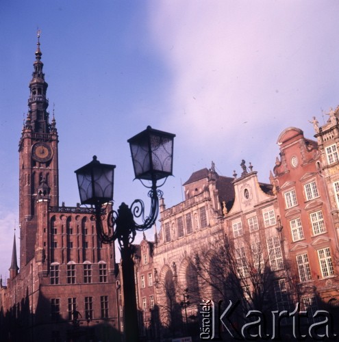 1975, Gdańsk, Polska.
Długi Targ. W tle Ratusz Głównego Miasta.
Fot. Romuald Broniarek, zbiory Ośrodka KARTA