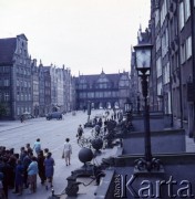 1975, Gdańsk, Polska.
Długi Targ. W tle Zielona Brama.
Fot. Romuald Broniarek, zbiory Ośrodka KARTA