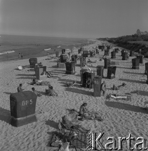 1975, Jastarnia, Polska.
Plaża.
Fot. Romuald Broniarek, zbiory Ośrodka KARTA