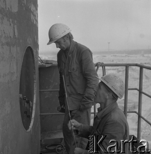 1975, Dąbrowa Górnicza, Polska.
Budowa Huty Katowice.
Fot. Romuald Broniarek, zbiory Ośrodka KARTA
