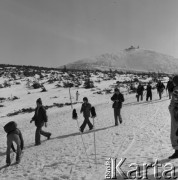 1977, Karkonosze, Polska.
Droga na Śnieżkę.
Fot. Romuald Broniarek, zbiory Ośrodka KARTA