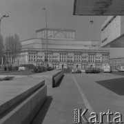 1977, Warszawa, Polska.
Plac Zwycięstwa i tylna elewacja Teatru Wielkiego.
Fot. Romuald Broniarek, zbiory Ośrodka KARTA