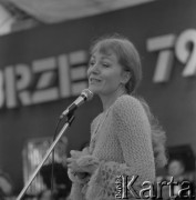 1979, Kołobrzeg, Polska.
Festiwal Piosenki Żołnierskiej. Piosenkarka i aktorka Anna German.
Fot. Romuald Broniarek, zbiory ośrodka KARTA