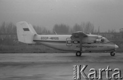 1979, Warszawa, Polska.
Pokaz sprzętu lotniczego na lotnisku Okęcie. Samolot radzieckich linii lotniczych Aeroflot.
Fot. Romuald Broniarek, zbiory Ośrodka KARTA