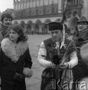 1981, Kraków, Polska.
Rynek Główny. W tle Sukiennice.
Fot. Romuald Broniarek, zbiory Ośrodka KARTA
