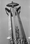 1981, Gdańsk, Polska.
Pomnik Poległych Stoczniowców 1970.
Fot. Romuald Broniarek, zbiory Ośrodka KARTA