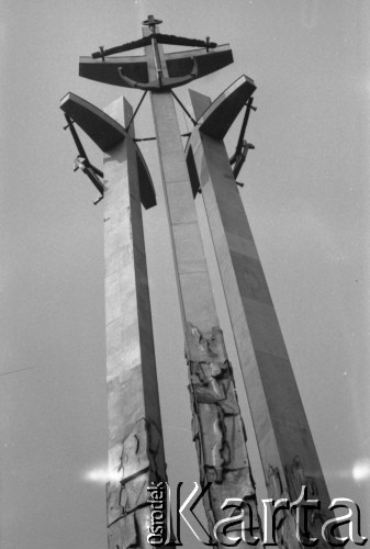 1981, Gdańsk, Polska.
Pomnik Poległych Stoczniowców 1970.
Fot. Romuald Broniarek, zbiory Ośrodka KARTA