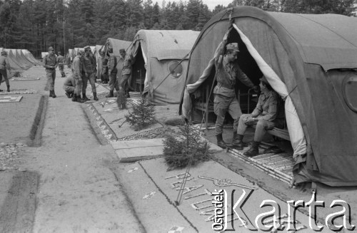 1981, Polska.
Lotnisko wojskowe.
Fot. Romuald Broniarek, zbiory Ośrodka KARTA