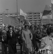 1982, Warszawa, Polska.
Pochód pierwszomajowy na ulicy Senatorskiej.
Fot. Romuald Broniarek, zbiory Ośrodka KARTA