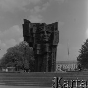 1982, Płock, Polska.
Pomnik Władysława Broniewskiego na Placu Obrońców Warszawy.
Fot. Romuald Broniarek, zbiory Ośrodka KARTA