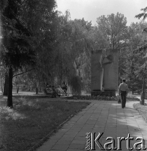 1982, Nałęczów, Polska.
Pomnik w Parku Zdrojowym.
Fot. Romuald broniarek, zbiory Ośrodka KARTA
