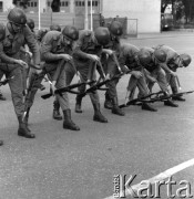 1982, Toruń, Polska.
Wyższa Szkoła Oficerska Wojsk Rakietowych i Artylerii.
Fot. Romuald Broniarek, zbiory Ośrodka KARTA