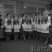 1983, Gródek, Polska.
Zespół śpiewających gospodyń wiejskich.
Fot. Romuald Broniarek, zbiory Ośrodka KARTA