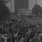 1.05.1983, Warszawa, Polska.
Pochód pierwszomajowy na ulicy Marszałkowskiej.
Fot. Romuald Broniarek, zbiory Ośrodka KARTA