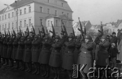 1984, Pleszew, Polska.
Uroczystość z okazji 39. rocznicy wkroczenia Armii Czerwonej do miasta.
Fot. Romuald Broniarek, zbiory Ośrodka KARTA